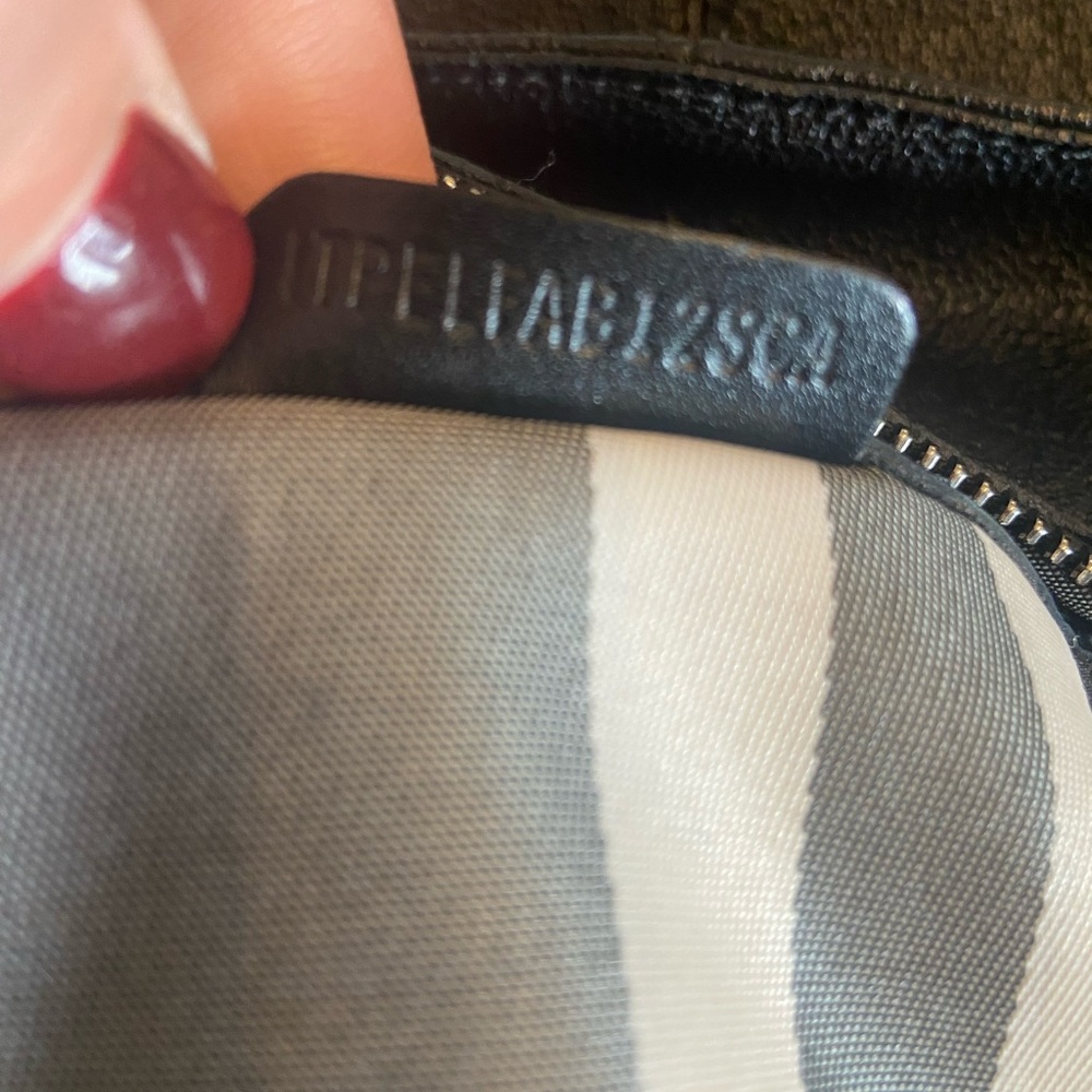 AUTHENTIC Burberry black pebbled leather hobo bag. Luxury like new - Picture 11 of 13